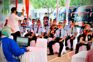 Presiden-Jokowi-Ke-SMK PGRI 2 Ponorogo-Tinjau-Vaksinasi-Pelajar