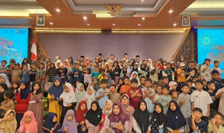 SMK PGRI 2 Ponorogo Santuni & Ajak Dolan 225 Anak Yatim Piatu di Yogyakarta